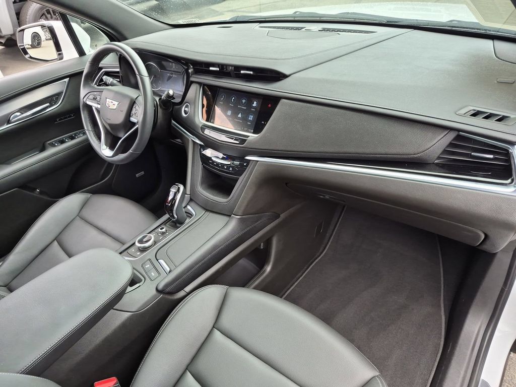 Certified 2023 Cadillac XT6 Luxury FWD image 22