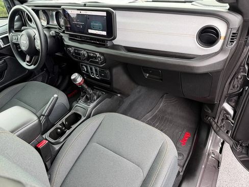 Used 2025 Jeep Wrangler Sport AWD/4WD image 18