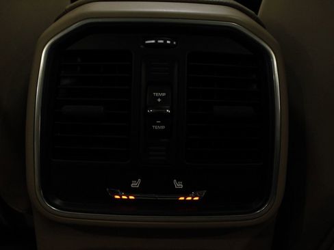 Certified 2025 Porsche Macan AWD/4WD image 21