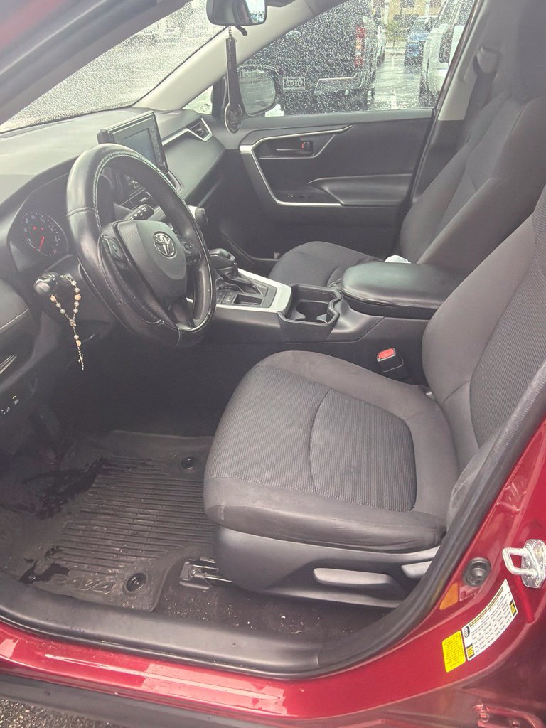 Used 2020 Toyota RAV4 LE FWD image 7