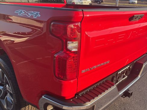 Used 2025 Chevrolet Silverado 1500 LT image 7