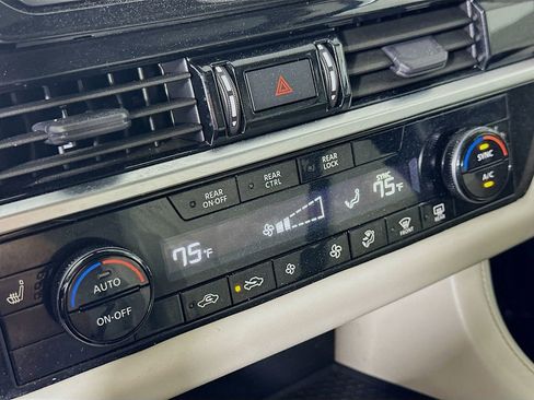 Used 2023 Nissan Pathfinder SV AWD/4WD image 25