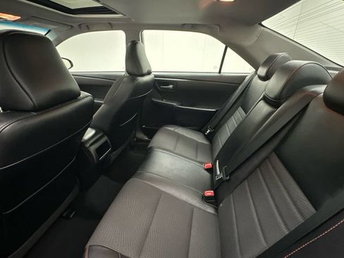 Used 2016 Toyota Camry SE w/ Moonroof Package FWD image 10