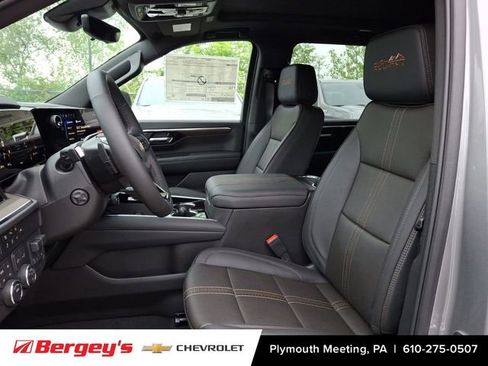 New 2026 Chevrolet Suburban High Country w/ Sun And Tow Package AWD/4WD image 9