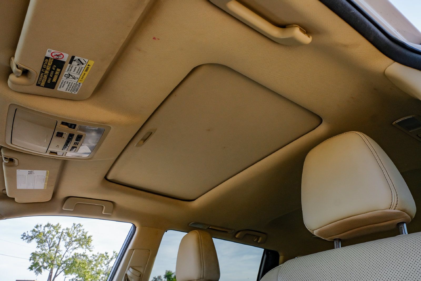 Used 2016 Toyota Highlander Limited w/ Driver Technology Package FWD image 5