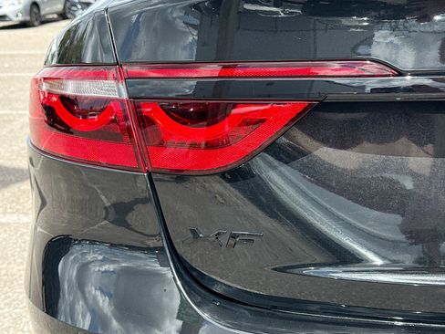 Used 2023 Jaguar XF SE image 10