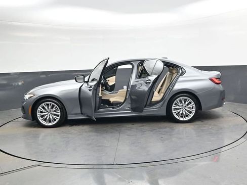 Used 2023 BMW 330i Sedan w/ Driving Assistance Package image 40