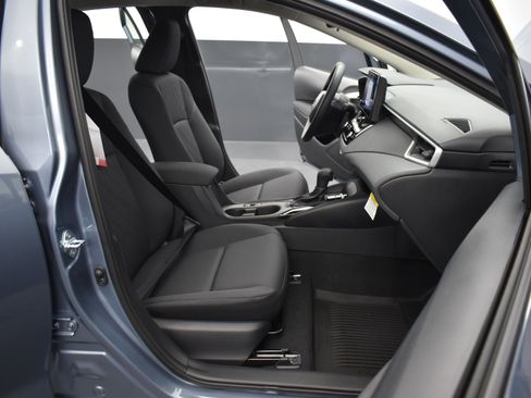 Used 2025 Toyota Corolla LE image 29