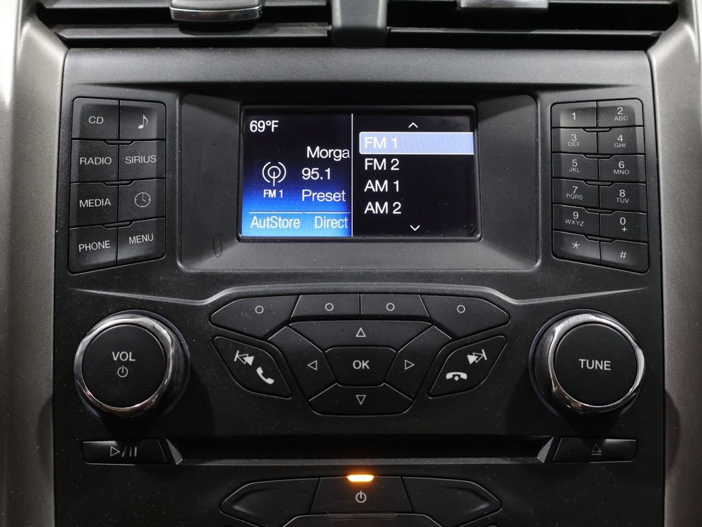 Used 2017 Ford Fusion SE FWD image 27