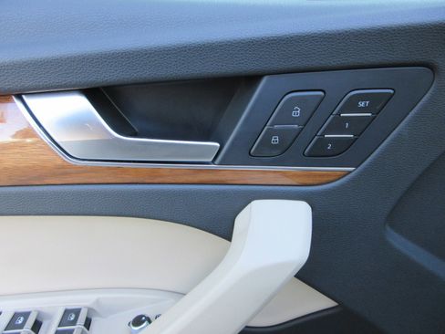 Used 2022 Audi Q5 2.0T Premium image 30