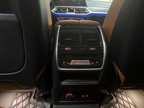 Used 2022 BMW X7 xDrive40i w/ Premium Package AWD/4WD image 29