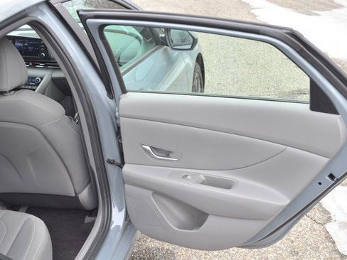 Used 2023 Hyundai Elantra Blue image 32