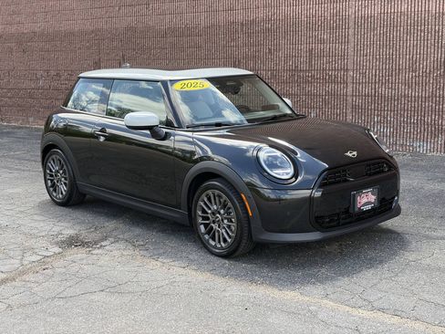 Used 2025 MINI Cooper 2-Door Hardtop FWD image 1