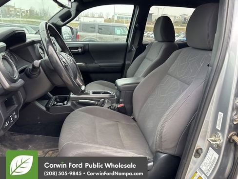 Used 2017 Toyota Tacoma TRD Off-Road image 10