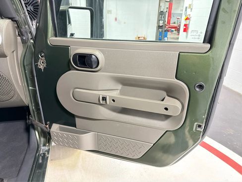 Used 2008 Jeep Wrangler Unlimited Sahara w/ Dual Top Group image 24