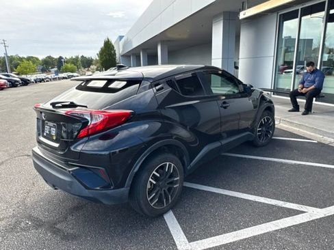 Used 2021 Toyota C-HR LE FWD image 3