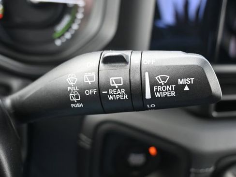 Used 2025 Jeep Wrangler Sahara image 36