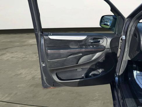 Used 2014 Dodge Grand Caravan R/T w/ Safety Sphere Group FWD image 9