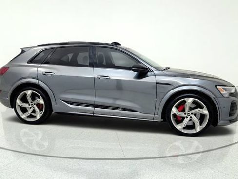 Used 2024 Audi Q8 e-tron Prestige AWD/4WD image 10