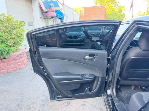 Used 2015 Dodge Charger SE w/ Sport Appearance Group RWD image 38