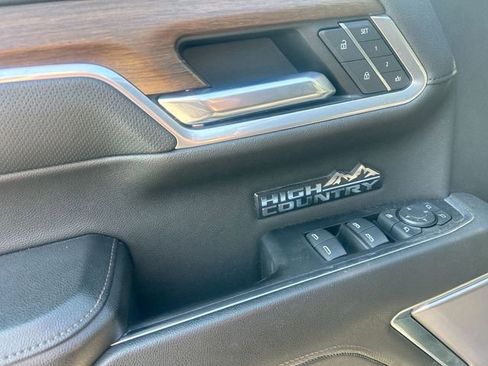 Used 2022 Chevrolet Silverado 1500 High Country w/ High Country Premium Package image 17