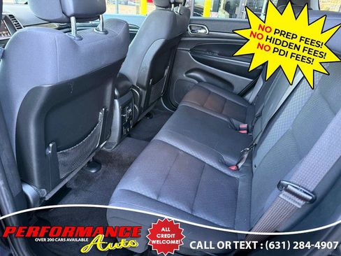 Used 2019 Jeep Grand Cherokee Laredo AWD/4WD image 21
