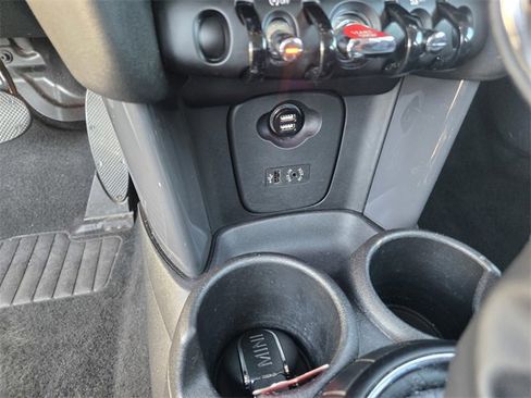 Used 2015 MINI Cooper 4-Door Hardtop image 17