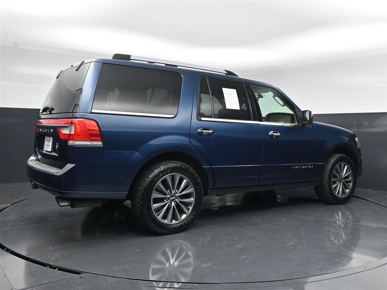 Used 2017 Lincoln Navigator Select AWD/4WD image 5