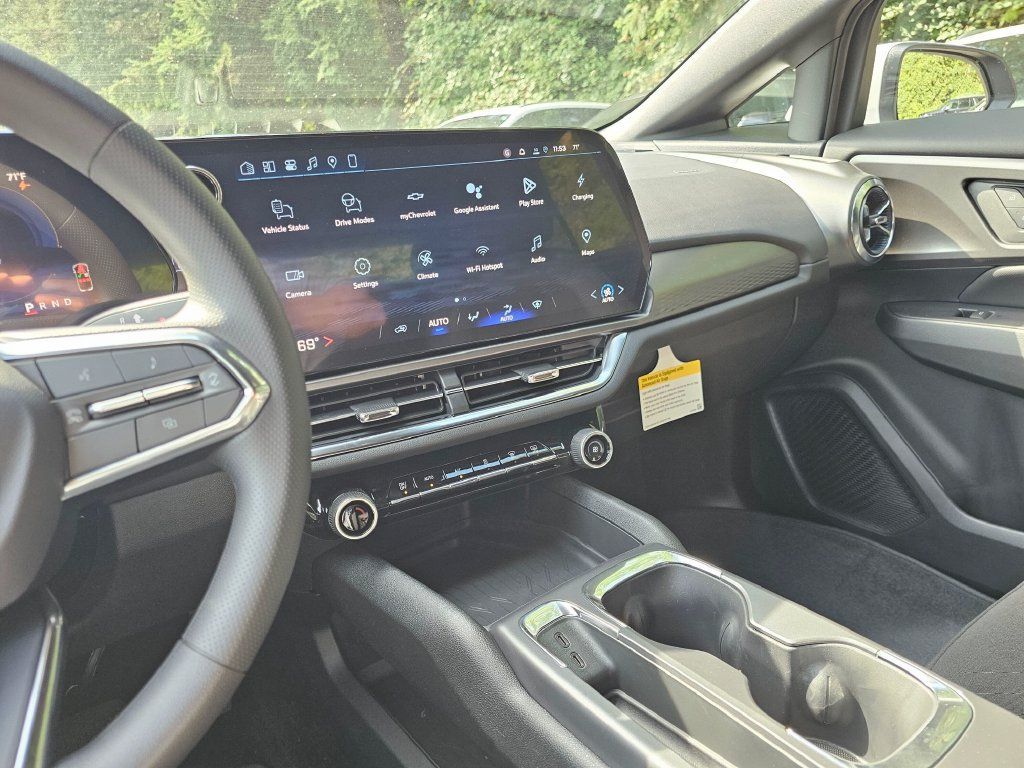 New 2026 Chevrolet Equinox EV LT FWD image 30
