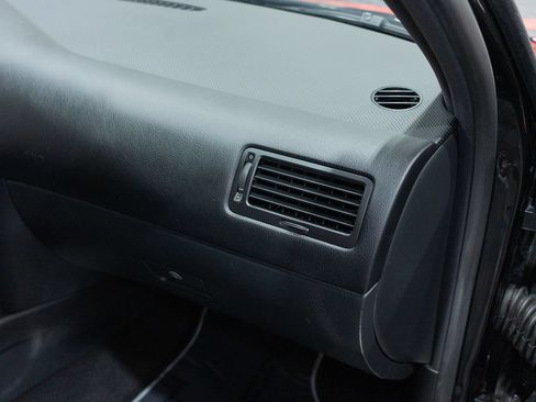 Used 2004 Volkswagen R32 AWD/4WD image 30