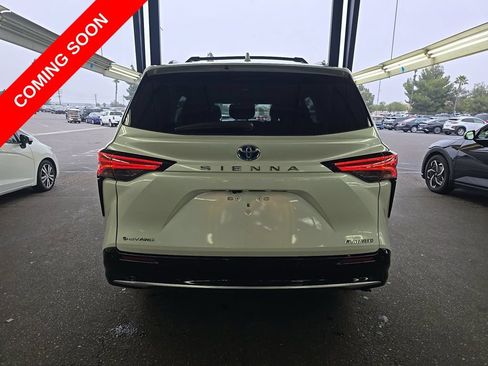 Used 2025 Toyota Sienna Platinum AWD/4WD image 13