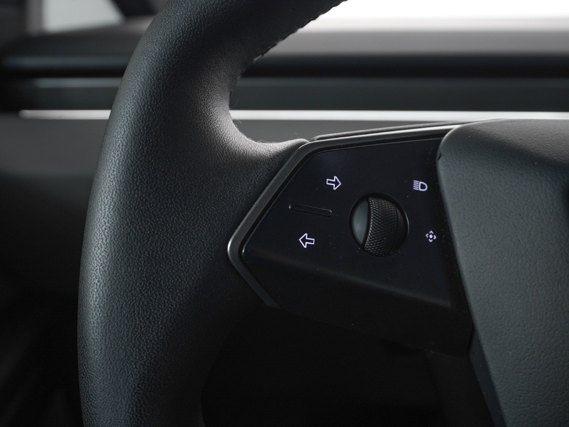 Used 2025 Tesla Cybertruck AWD Crew Cab image 18