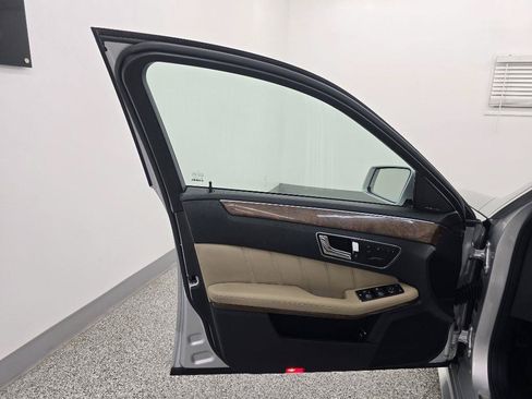 Used 2011 Mercedes-Benz E 350 Sedan image 27