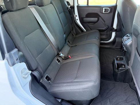 Used 2022 Jeep Gladiator Sport image 16