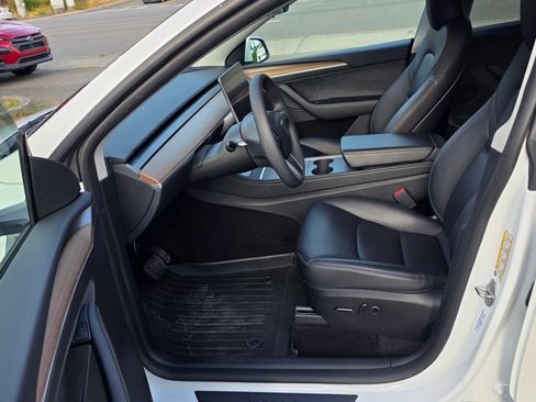 Used 2023 Tesla Model Y Long Range AWD/4WD image 10