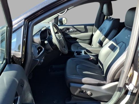 New 2026 Chrysler Pacifica Select image 15