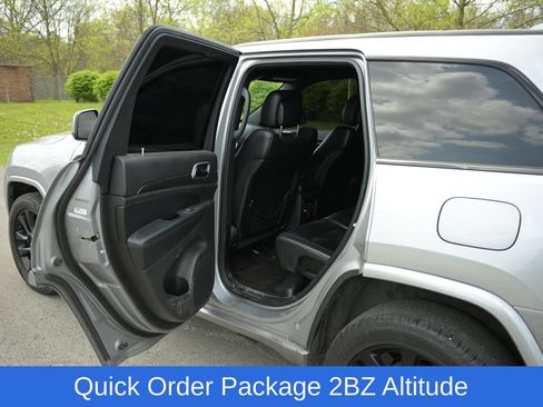Used 2018 Jeep Grand Cherokee Altitude AWD/4WD image 21