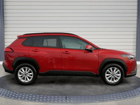 Used 2022 Toyota Corolla Cross LE image 8
