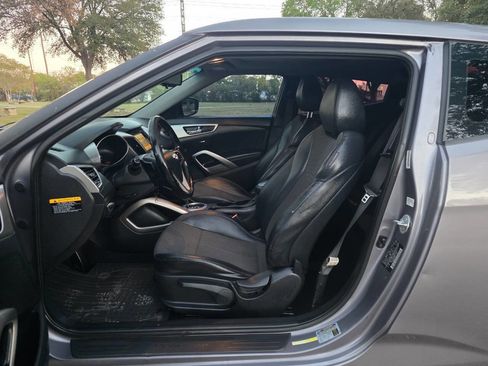 Used 2013 Hyundai Veloster w/ Style Pkg image 12