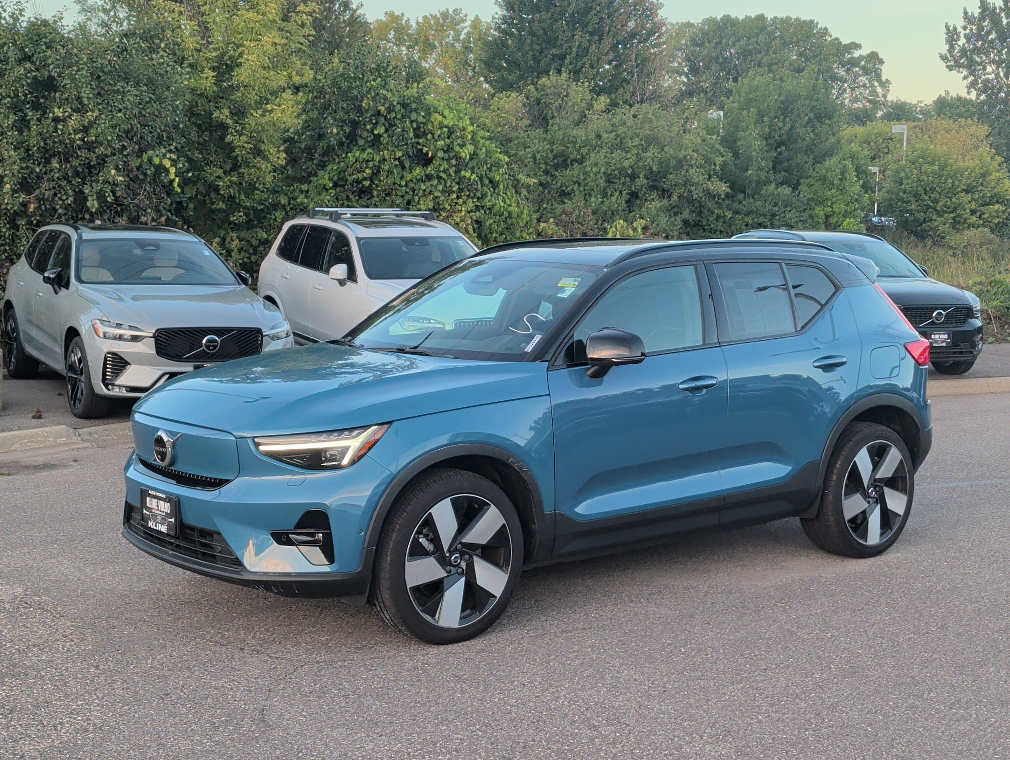 Used 2023 Volvo XC40 Recharge Ultimate w/ Protection Package Premier AWD/4WD image 3