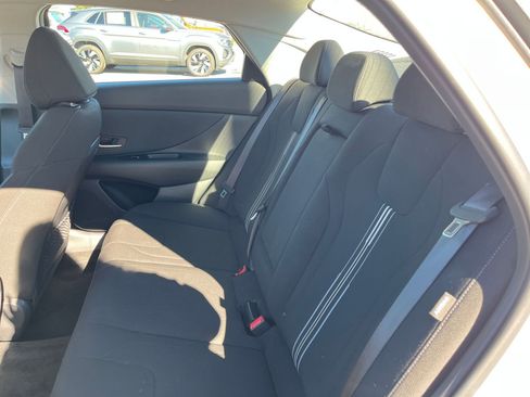 Used 2025 Hyundai Elantra SEL image 25