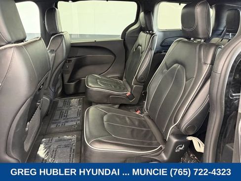 Used 2025 Chrysler Pacifica Limited FWD image 48