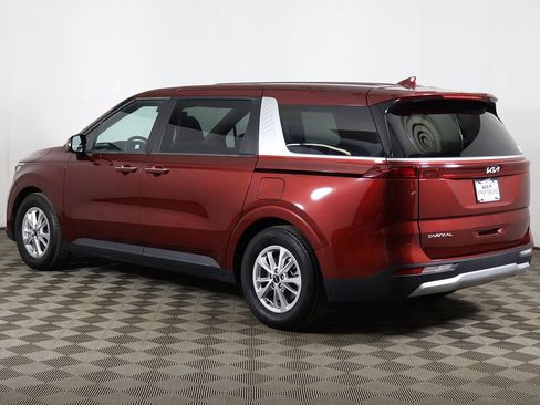 Used 2023 Kia Carnival LX FWD image 10