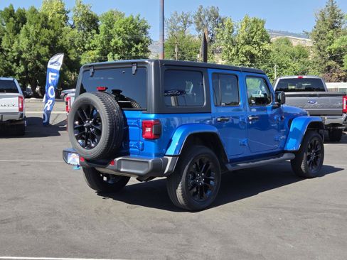 Used 2023 Jeep Wrangler Unlimited Sahara AWD/4WD image 5
