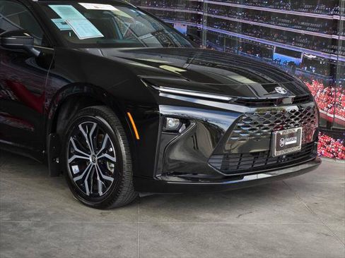 Certified 2026 Toyota Crown Signia AWD/4WD image 2
