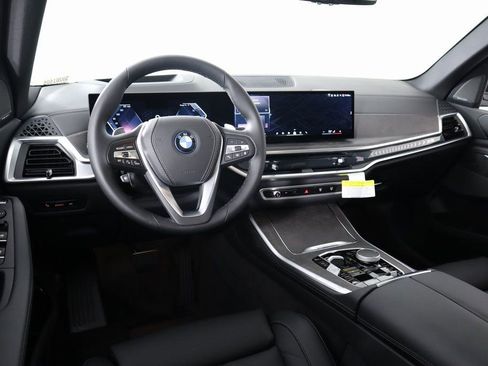 New 2025 BMW X5 xDrive50e w/ Premium Package AWD/4WD image 2