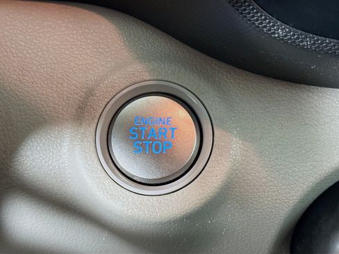 Used 2024 Hyundai Venue SEL FWD image 19