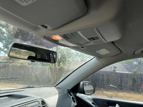 Used 2013 Volkswagen Tiguan S image 31