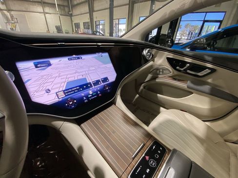 Used 2022 Mercedes-Benz EQS 580 4MATIC Sedan image 8