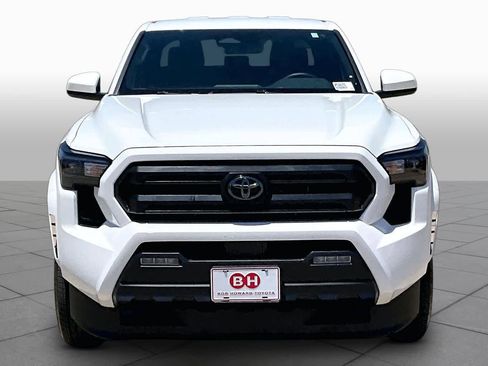 Used 2025 Toyota Tacoma SR5 AWD/4WD image 4